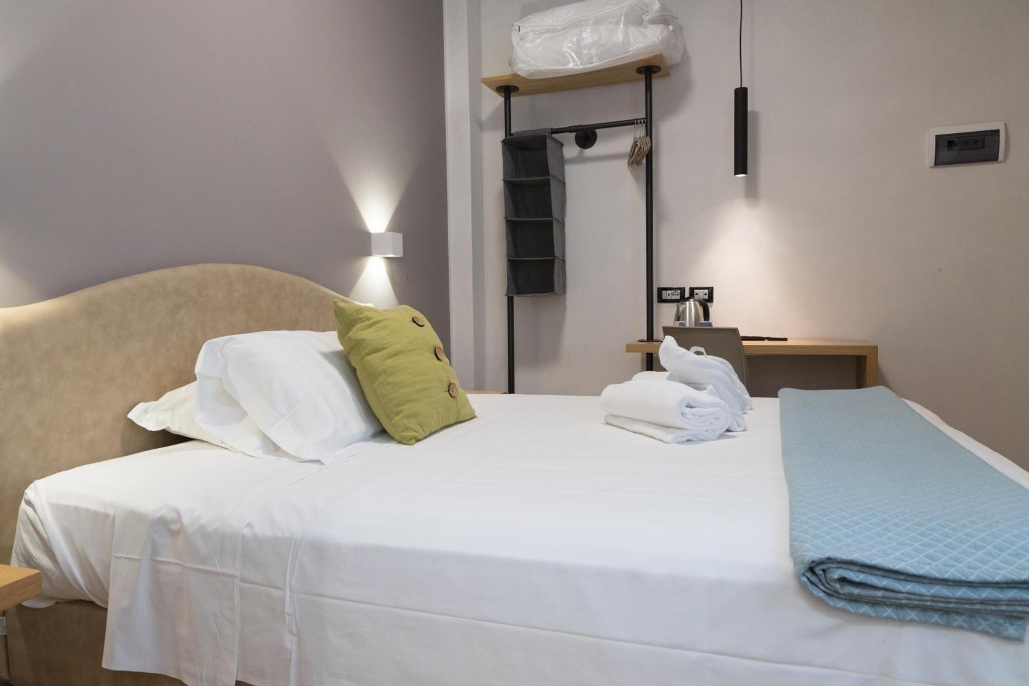 Hotel Doria Генуа Екстериор снимка